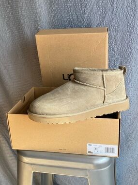 NWT UGG Classic Ultra Mini Boots Slippers Size 9